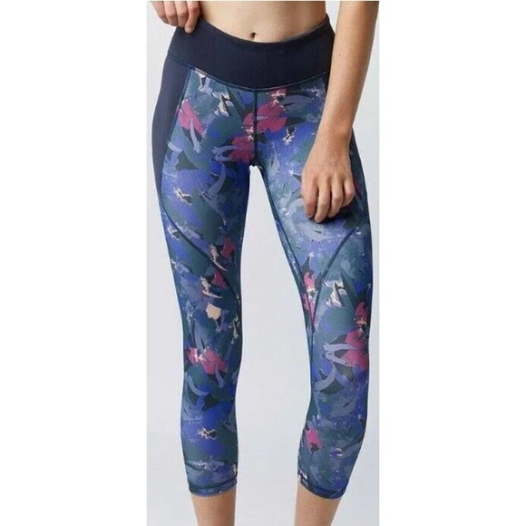 Patagonia Pants - Patagonia Centered‎ Cropped Legging Color Abstract Jungle Smolder Blue Size L